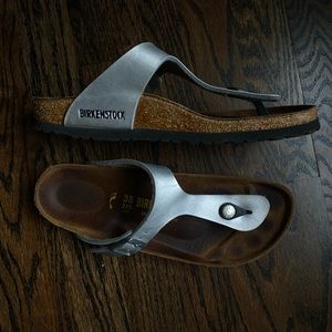 Silver Gizeh Birkenstocks!